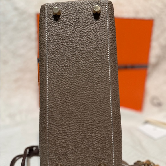 BRAND NEW. FULL SET. KELLY 25 ETOUPE TOGO WITH GOLD HARDWARE - Picture 5 of 16